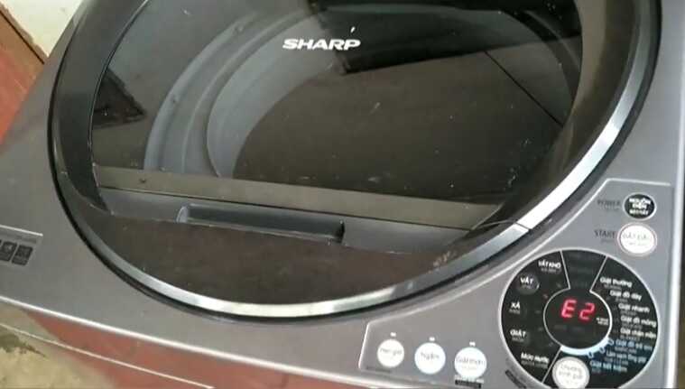 Lỗi E2 máy giặt Sharp là gì