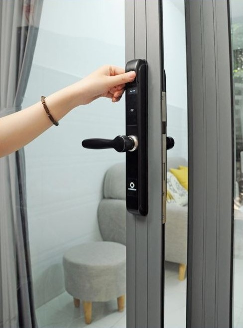 cách thêm vân tay cho khóa cửa