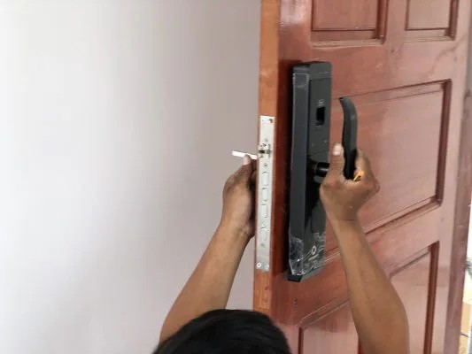 Kiểm tra tình trạng cửa