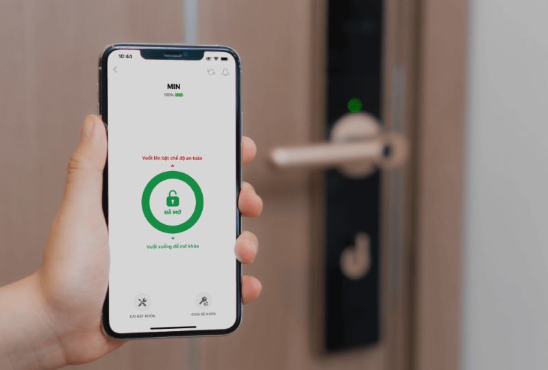 Tải và cài đặt ứng dụng cho khóa cửa điện tử