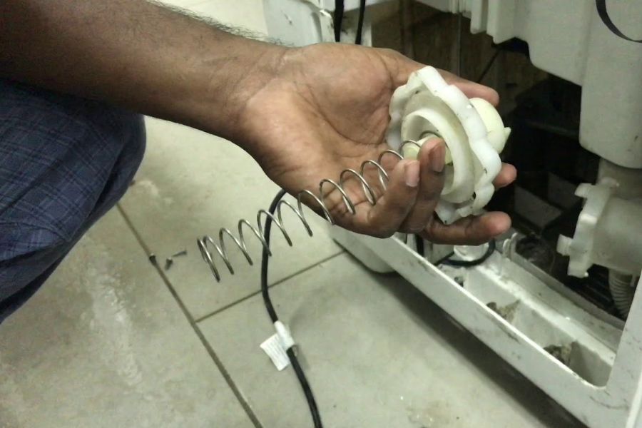 Kiểm tra van xả và bơm xả