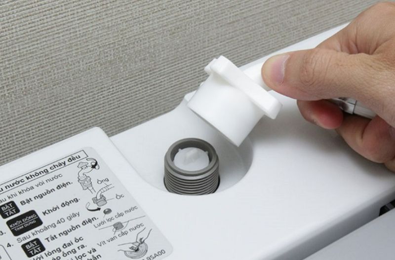 Kiểm tra và vệ sinh van cấp nước