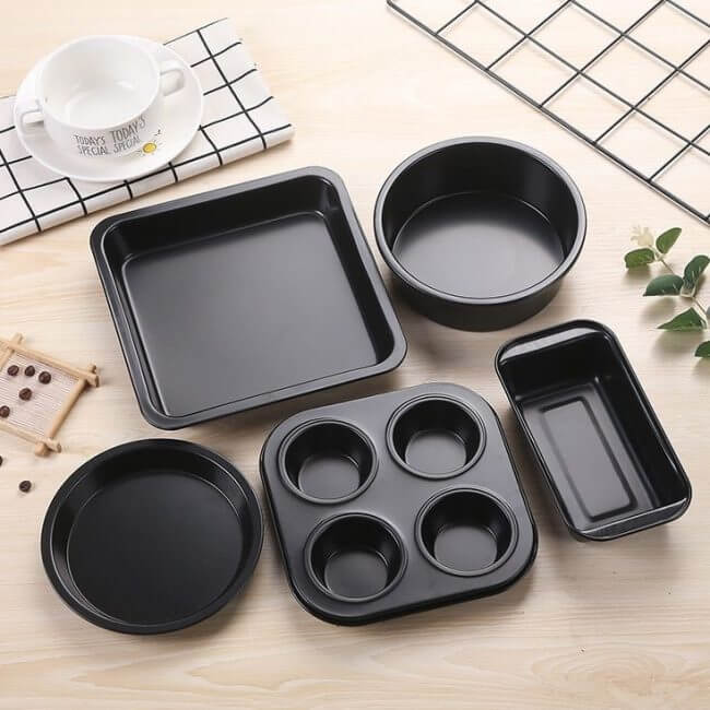 Chuẩn bị lò nướng và khuôn bánh