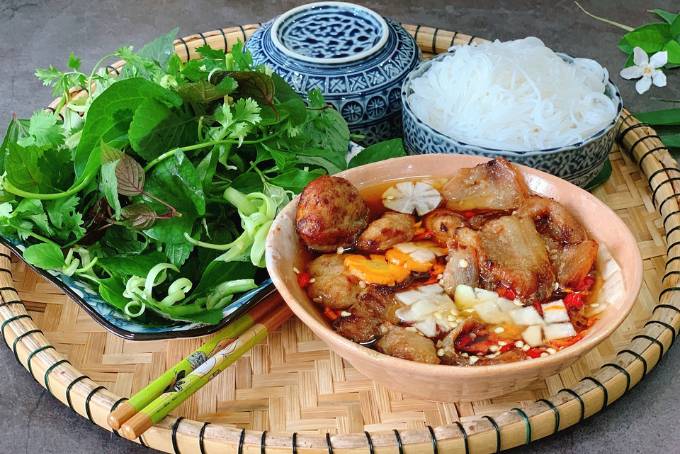 Thành phẩm và cảm nhận khi thưởng thức bún chả làm bằng nồi chiên không dầu