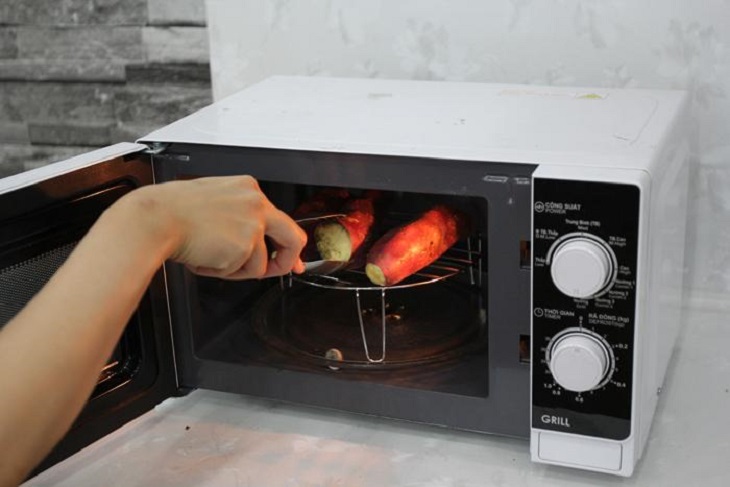 Cách nướng khoai bằng lò vi sóng