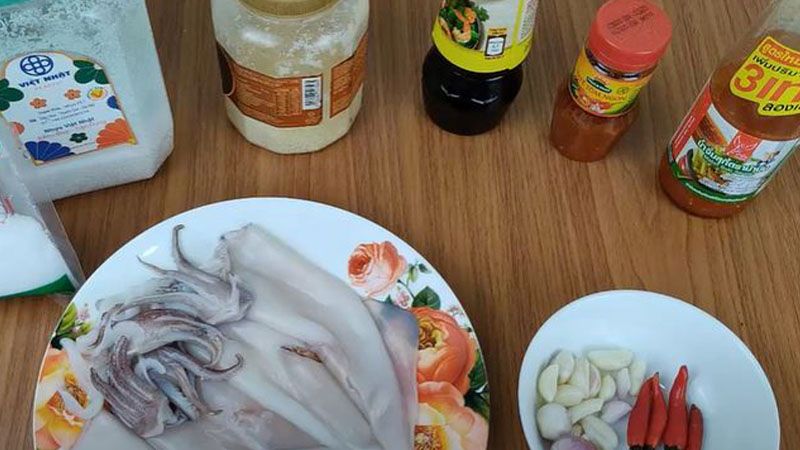 Nguyên liệu nướng mực bằng lò vi sóng