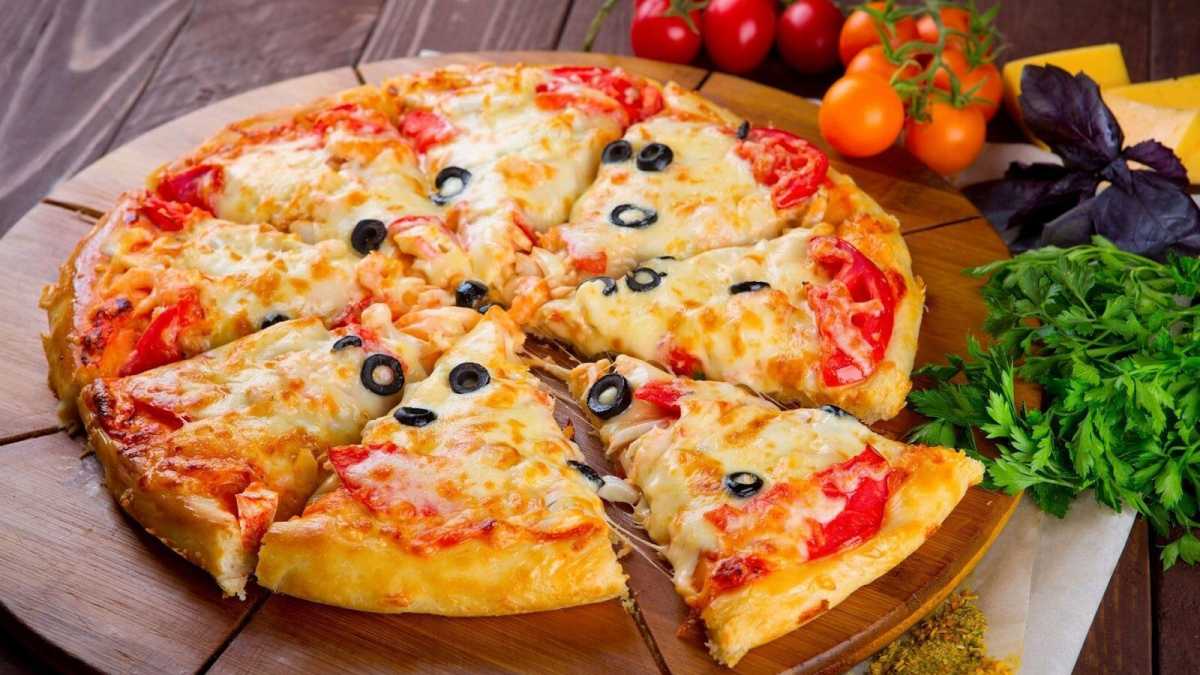 Thành phẩm nướng pizza bằng lò vi sóng