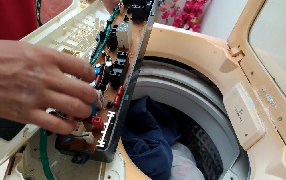 Kiểm tra bo mạch điều khiển