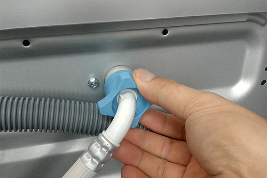 Do van cấp nước bị hỏng