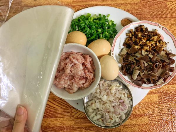 Nguyên liệu làm bánh cuốn bằng lò vi sóng