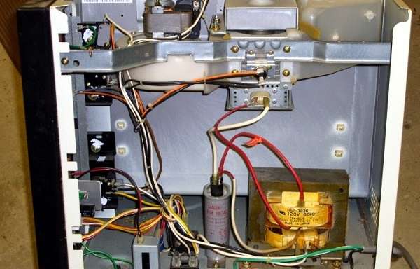 Nguyên nhân cháy cầu chì lò vi sóng