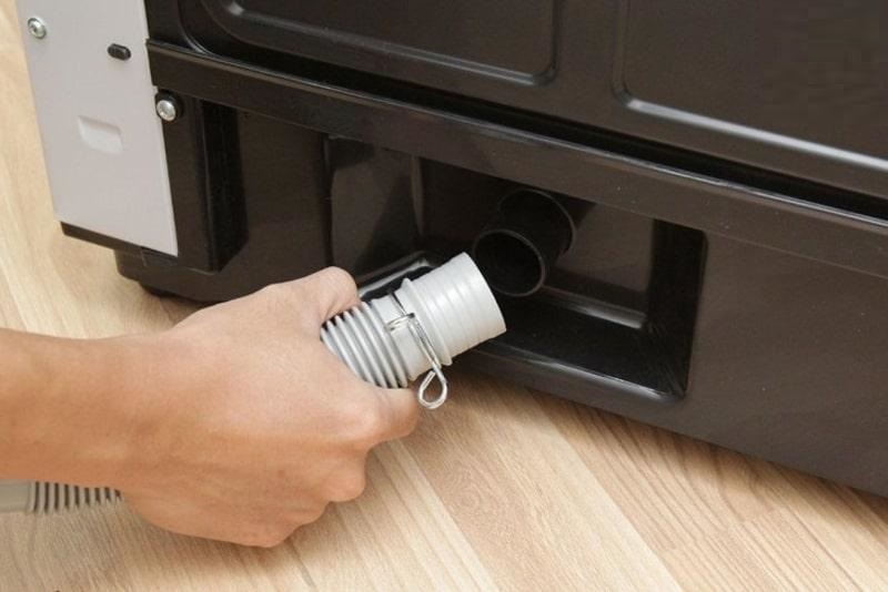Đường ống thoát đóng nhiều cặn bẩn