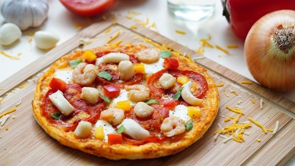 làm bánh pizza bằng nồi chiên không dầu