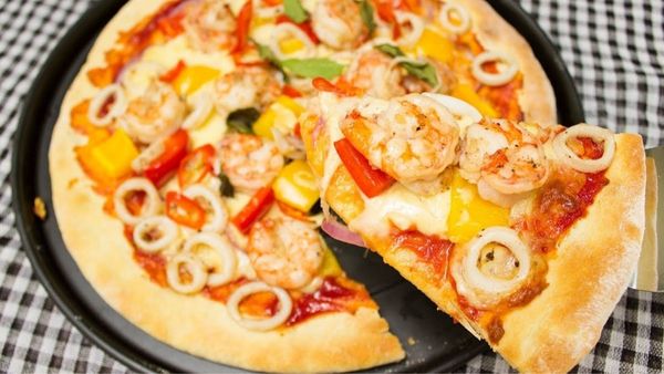 làm pizza hải sản