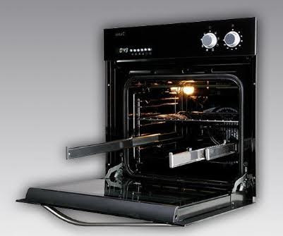 Đặt khay đúng rãnh nướng