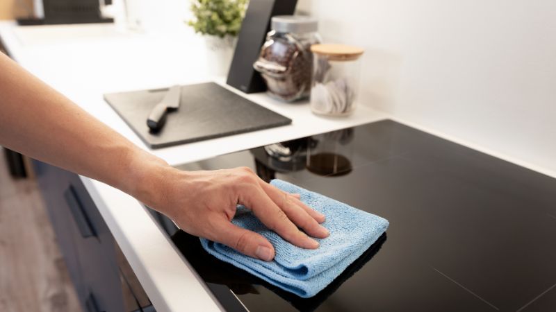 Hướng dẫn vệ sinh bếp từ Cata