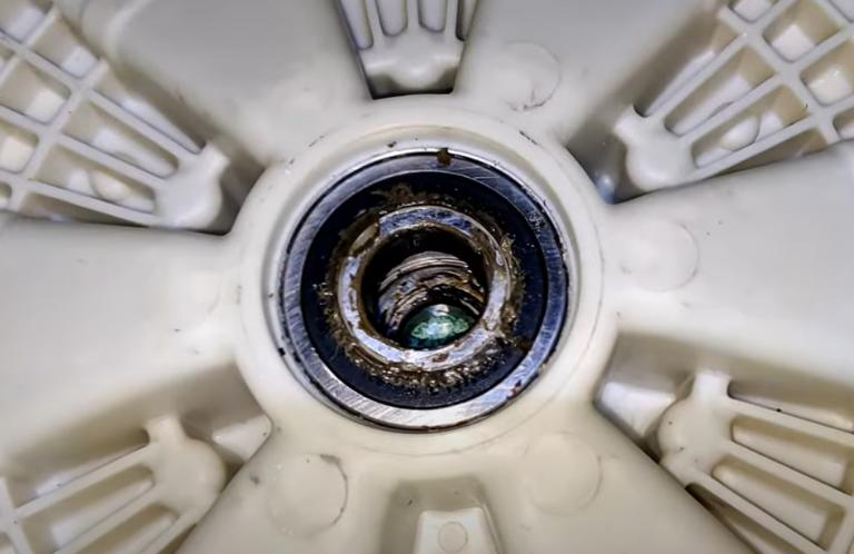 Hỏng bạc đạn hoặc trục quay