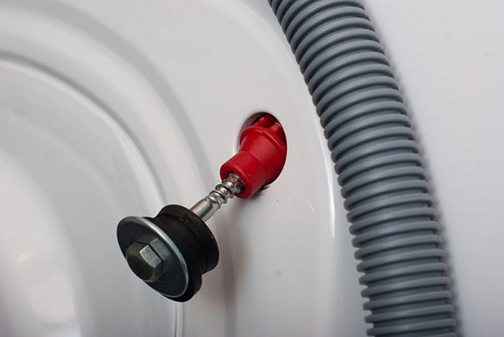 Quên tháo ốc định vị lồng giặt