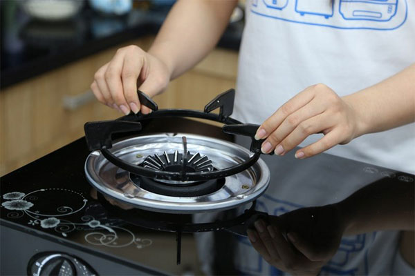 Kiểm tra an toàn trước khi sửa chữa bếp ga