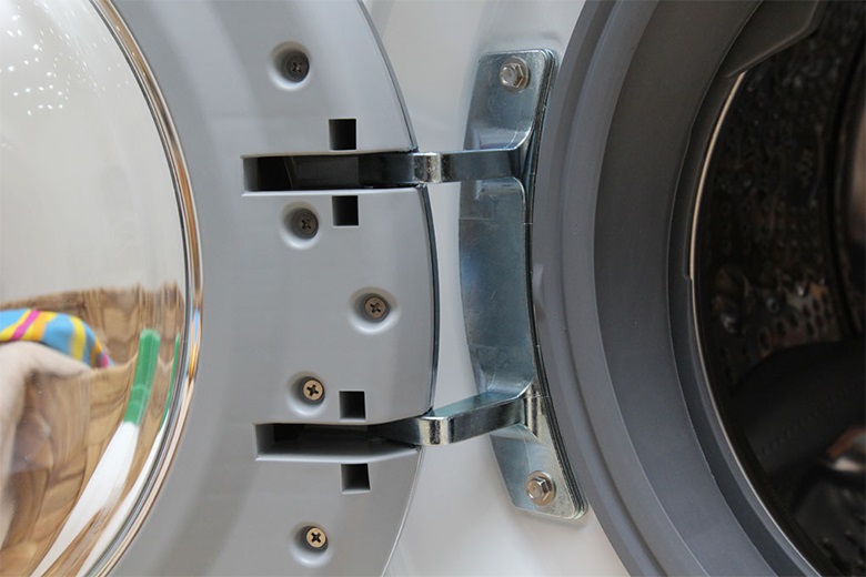 Công tắc cửa (khóa cửa) bị hỏng