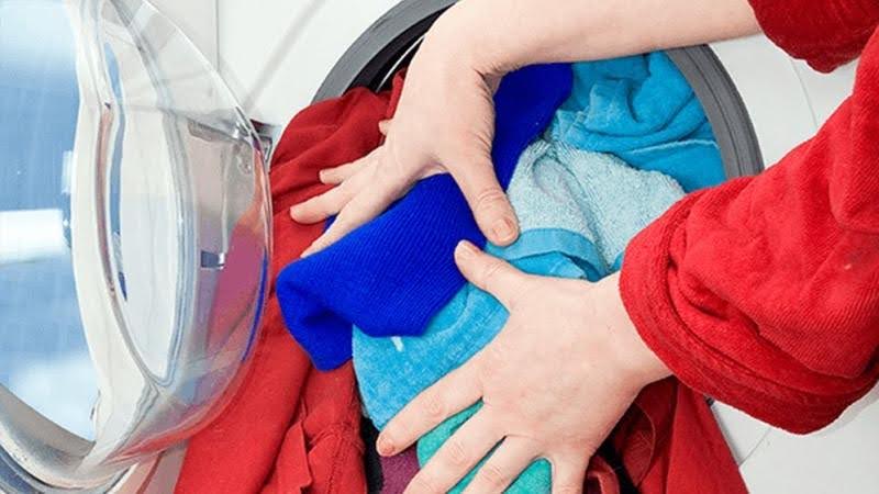 Cửa máy giặt chưa được đóng kín