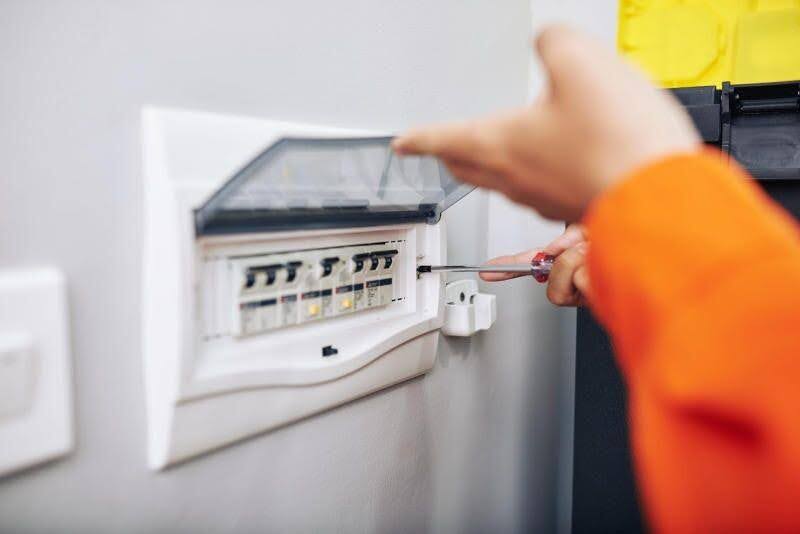 Do nguồn cấp điện