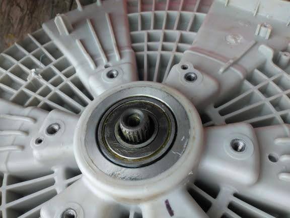 Kiểm tra bạc đạn của máy giặt