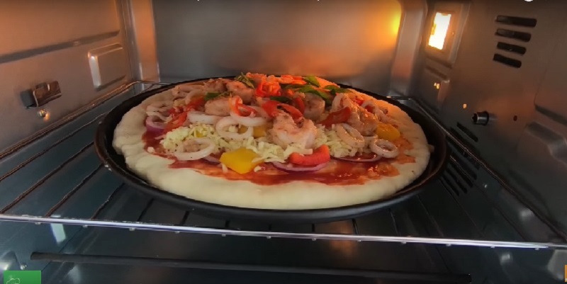 Nướng bánh pizza bằng lò nướng