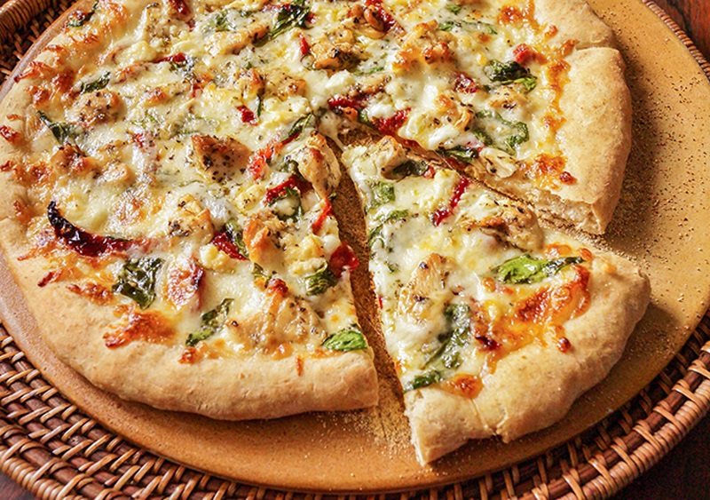 Thành phẩm bánh pizza và thưởng thức