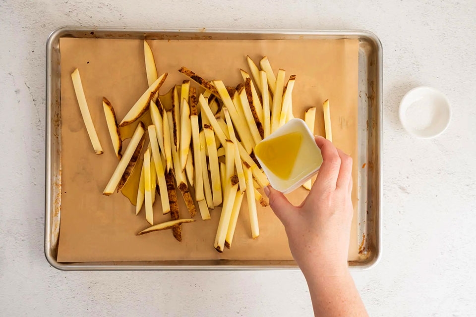 Làm khoai tây chiên bằng lò nướng