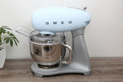Máy Trộn Đa Năng Smeg SMF02PBEU 535.43.608